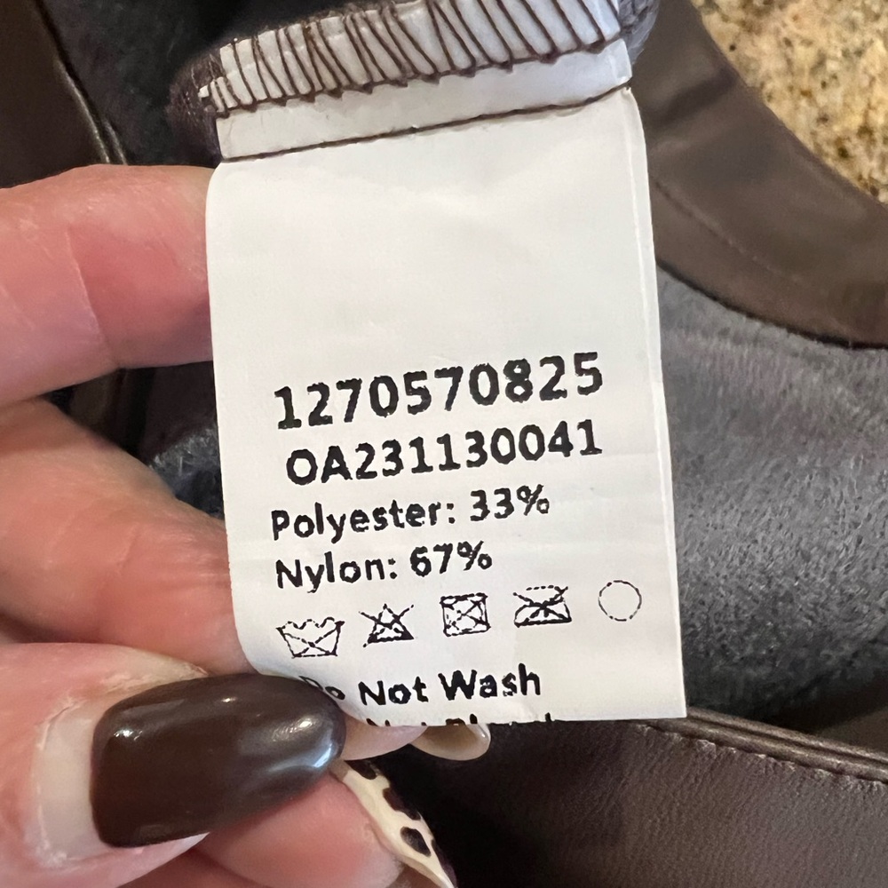COMMENSE High Waist Faux Leather Pants
COLOR - Dark Brown Size Small NWT - Picture 8 of 8